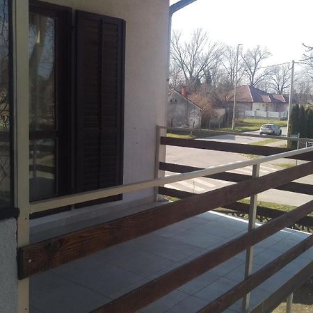 Apartman Rita Vinkovci Exterior foto