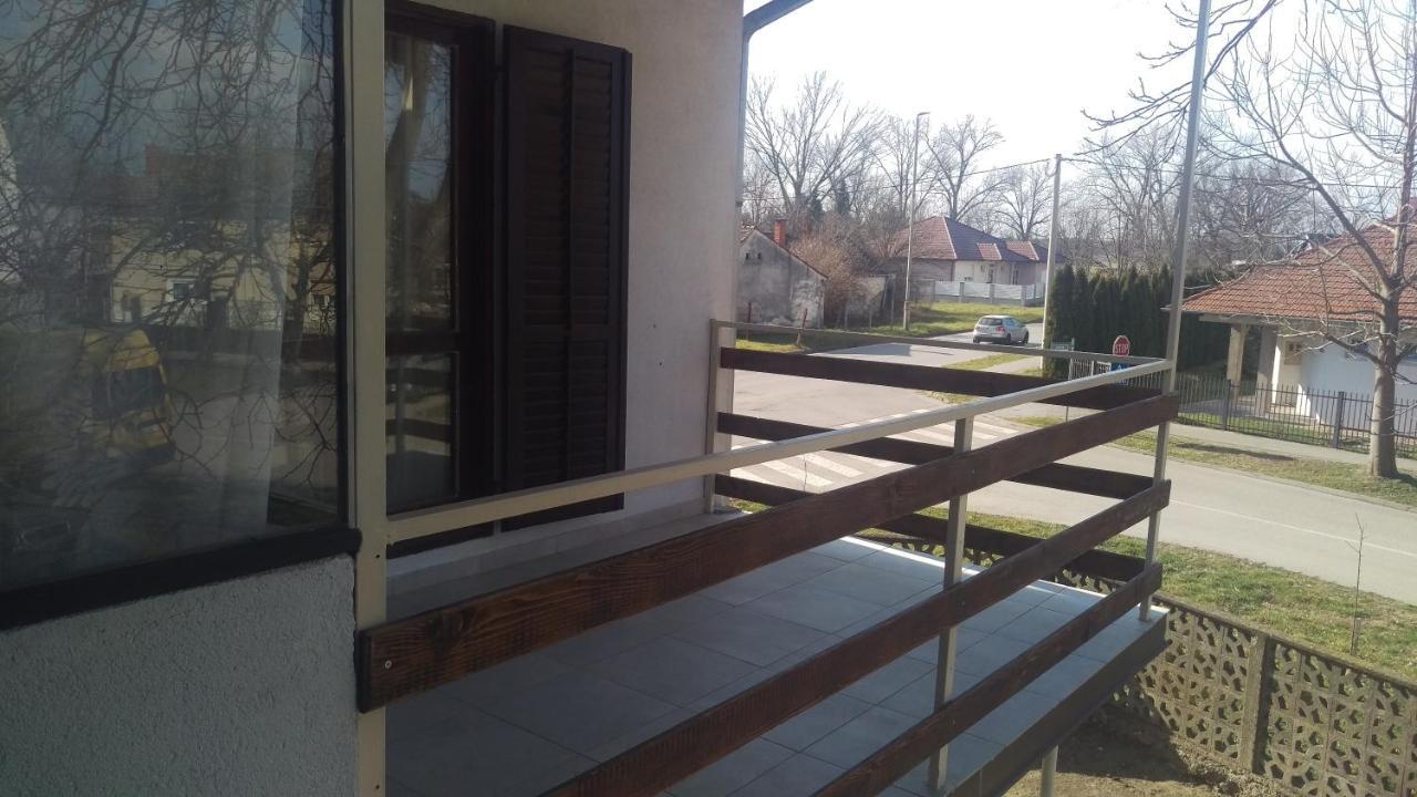 Apartman Rita Vinkovci Exterior foto